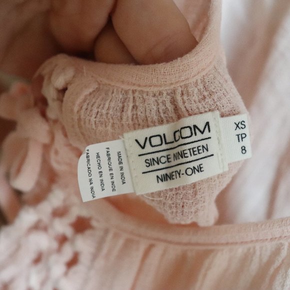 Volcolm Beachy Linen Top with Fray Bottom Details - Picture 5 of 5